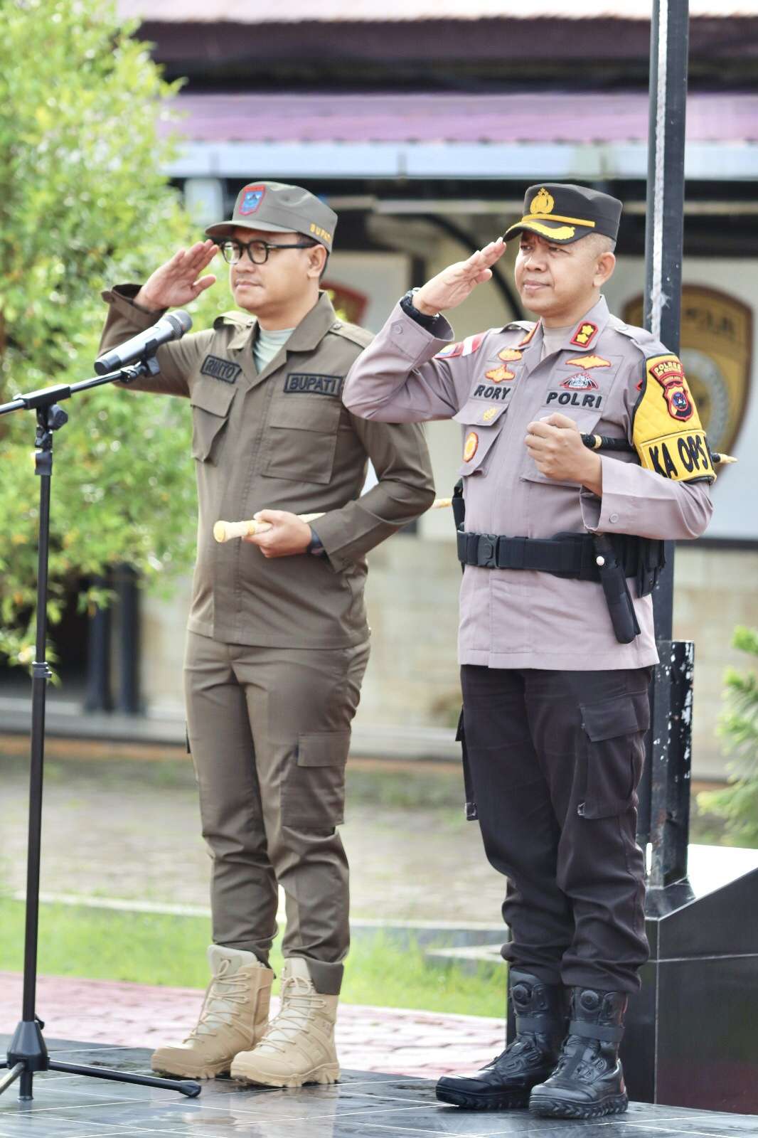 Bupati Mentawai Pimpin Apel Gelar Pasukan Operasi Lilin 2025 Pengamanan Natal 2025 dan Tahun Baru 2026