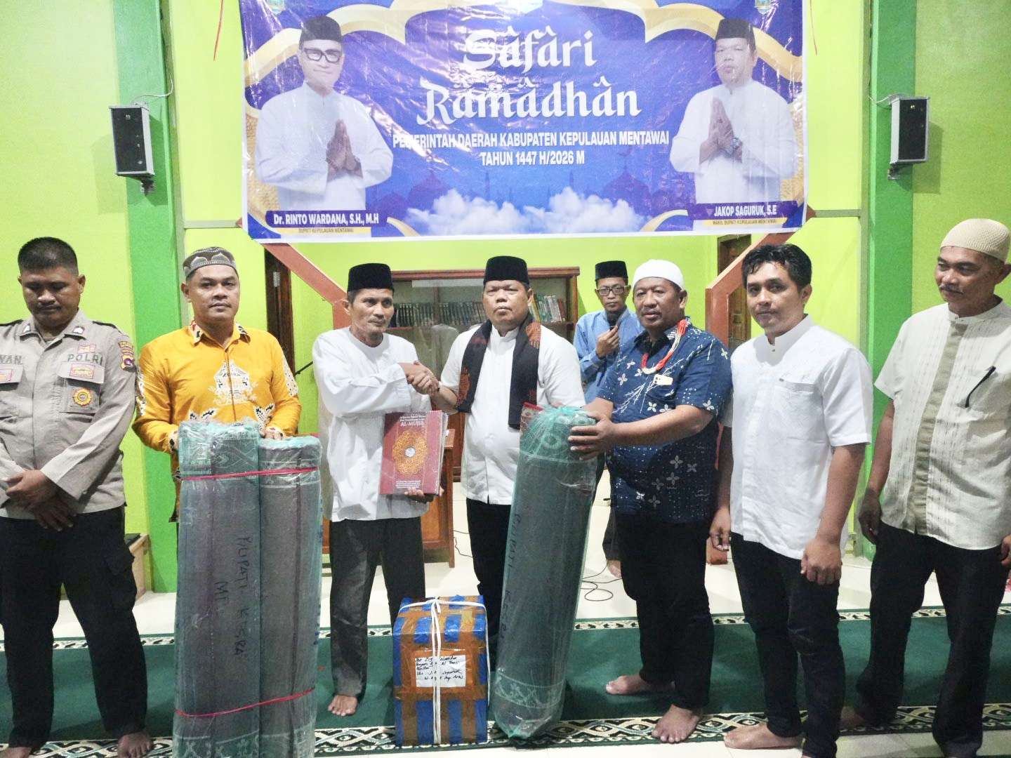 Wakil Bupati Mentawai Serahkan Bantuan dalam Safari Ramadhan di Desa Malancan, Pererat Silaturahmi dengan Masyarakat