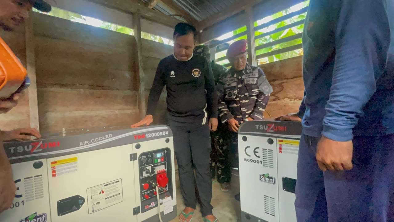 Tindaklanjuti Aspirasi Warga, Bupati Mentawai Serahkan Bantuan Listrik untuk Dusun Bose