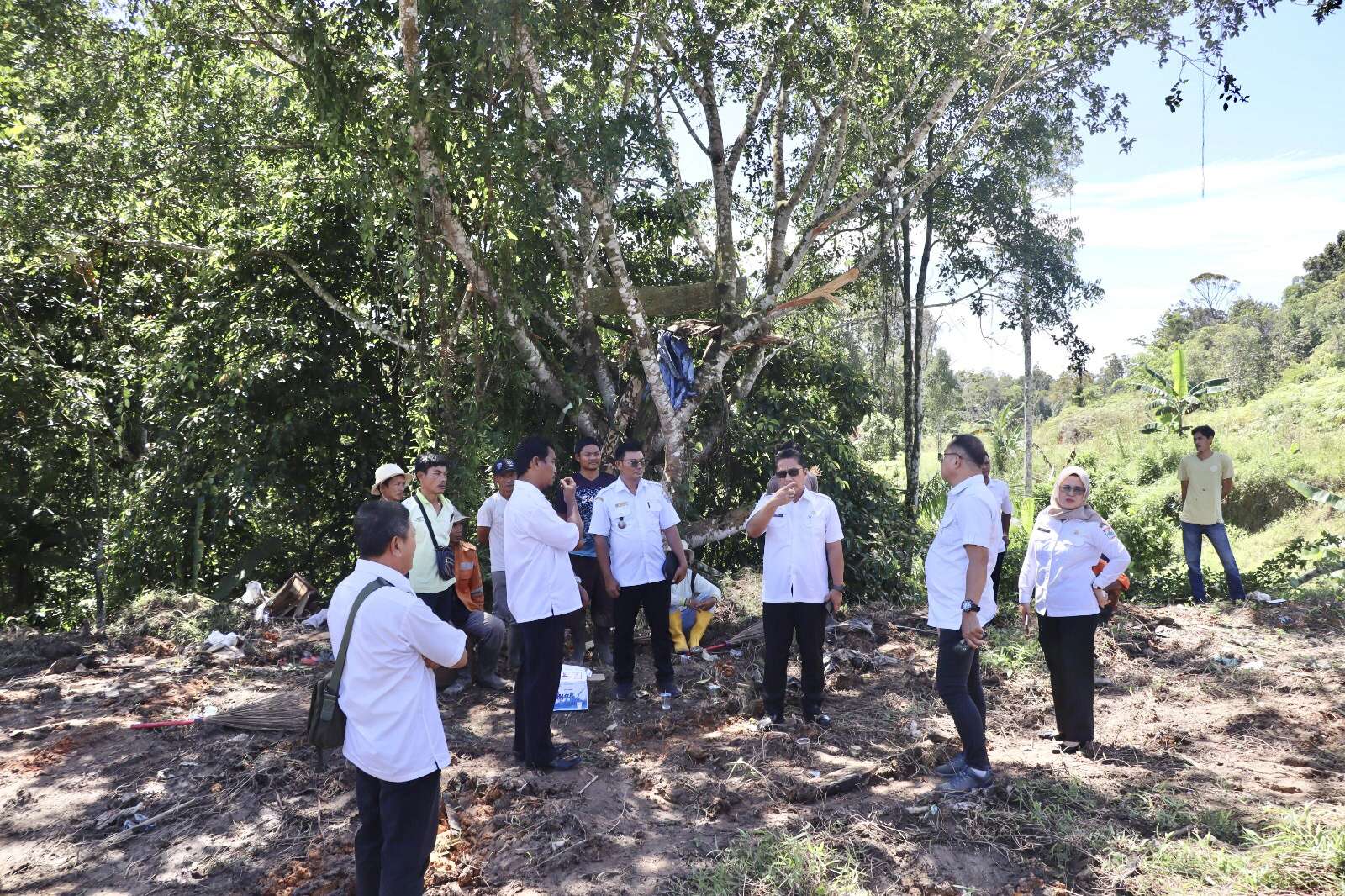 Optimalkan Pengelolaan Sampah, Sekda Martinus Pimpin Rapat Koordinasi Strategis dan Tinjau TPA