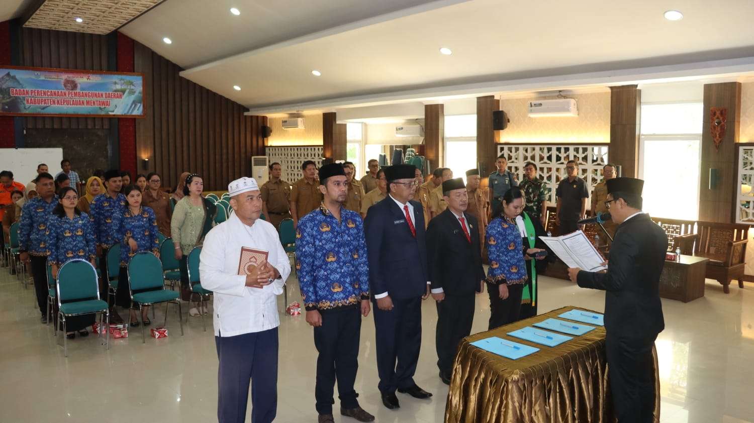 Bupati Rinto Wardana Lantik 2 Pejabat Tinggi Pratama dan 6 Pejabat Fungsional di Lingkungan Pemkab Kepulauan Mentawai