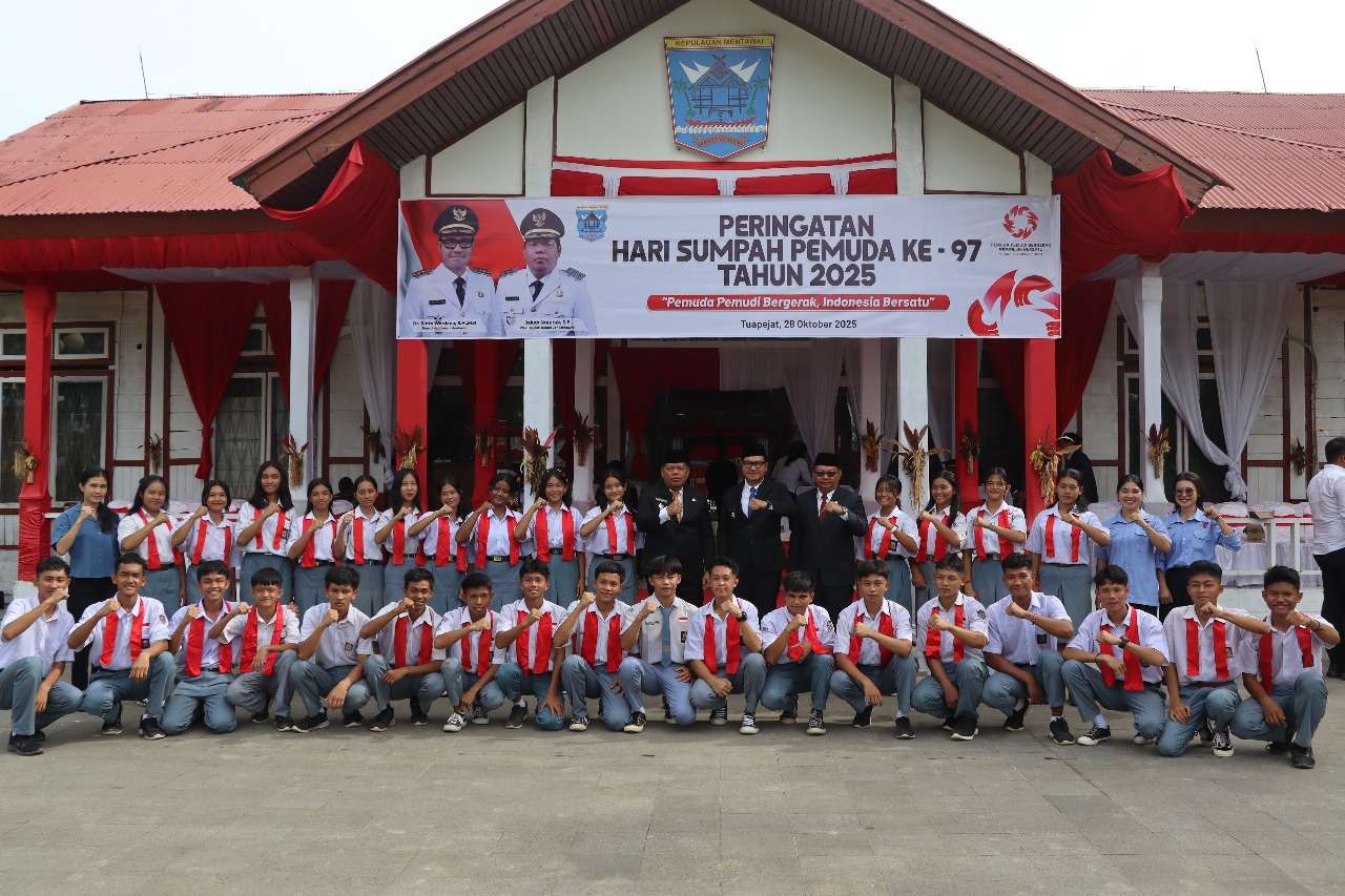 BUPATI KEPULAUAN MENTAWAI PIMPIN UPACARA PERINGATAN HARI SUMPAH PEMUDA KE-97 TAHUN 2025