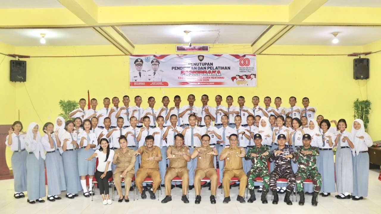 Bupati Mentawai Tutup Diklat Paskibra 2025, Dorong Anggota Jadi Bibit Akpol dan Akmil
