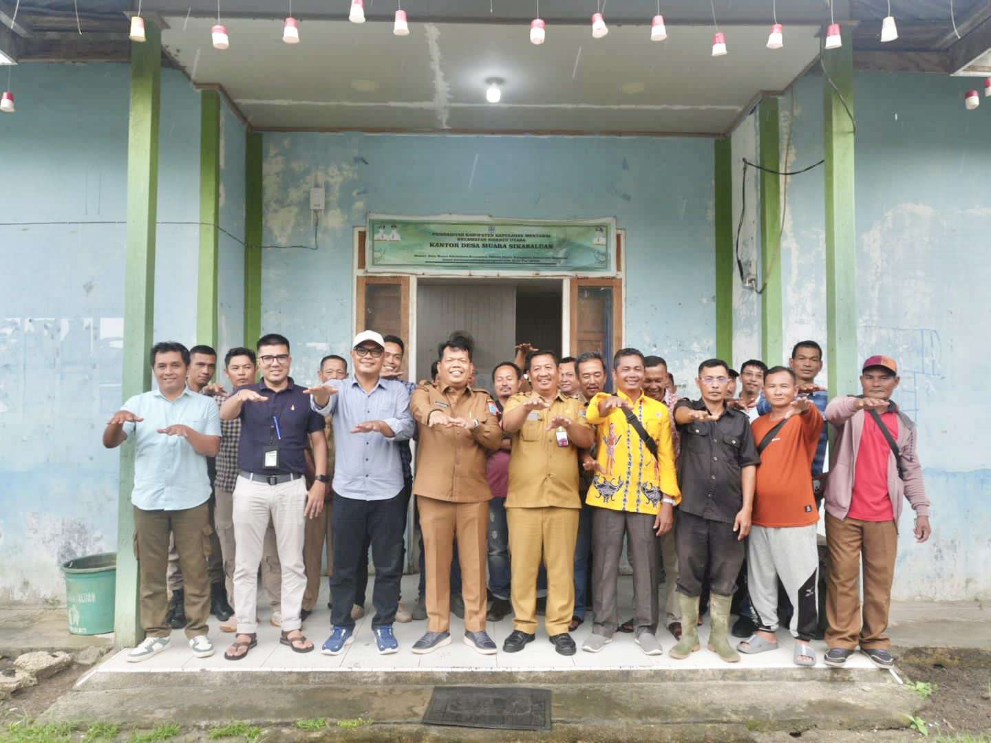 Wakil Bupati Mentawai Ajak Masyarakat Dukung Percepatan Pembangunan di Sela Kegiatan Safari Ramadhan di Muara Sikabaluan