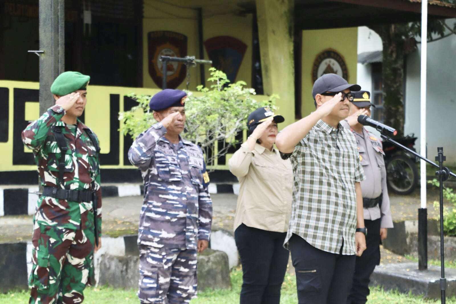 Pastikan Natal Aman dan Kondusif, Bupati Kepulauan Mentawai Pimpin Apel Gabungan di Polsek Sikakap