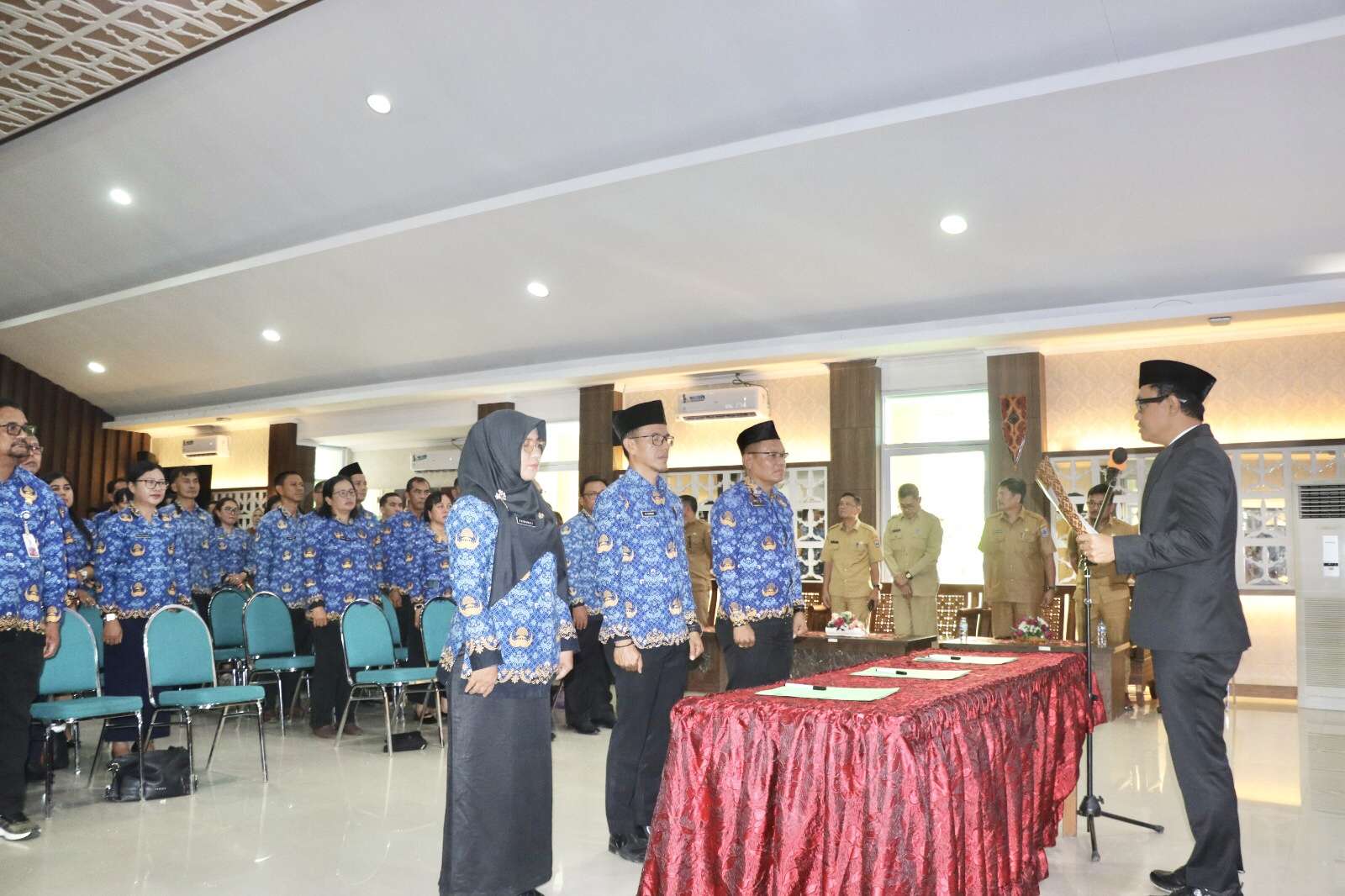 “Tidak Ada Waktu untuk Tidur”, Bupati Mentawai Lantik 86 Pejabat Struktural dan Tegaskan Tanggung Jawab Besar