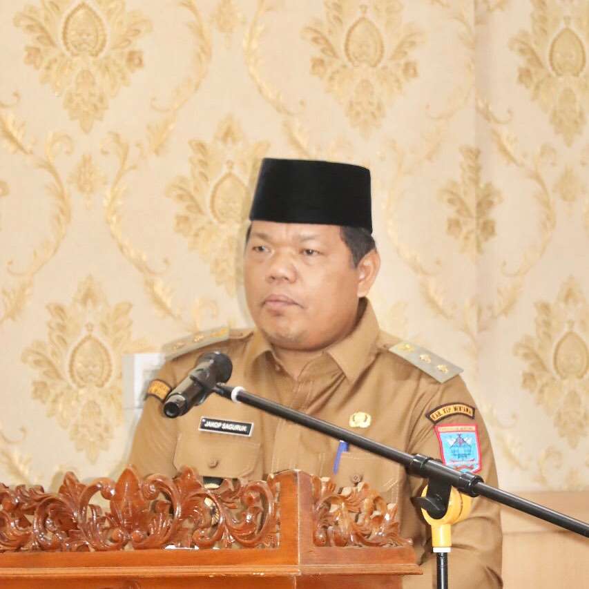 Wakil Bupati Kepulauan Mentawai Serahkan SK CPNS: Awali Langkah Pengabdian dengan Semangat dan Integritas