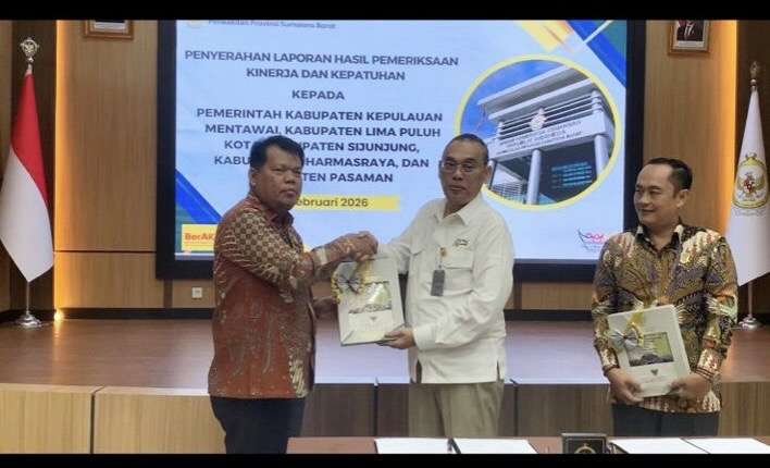 Wakil Bupati Kepulauan Mentawai Jakop Saguruk Hadiri Penyerahan LHP BPK di Padang