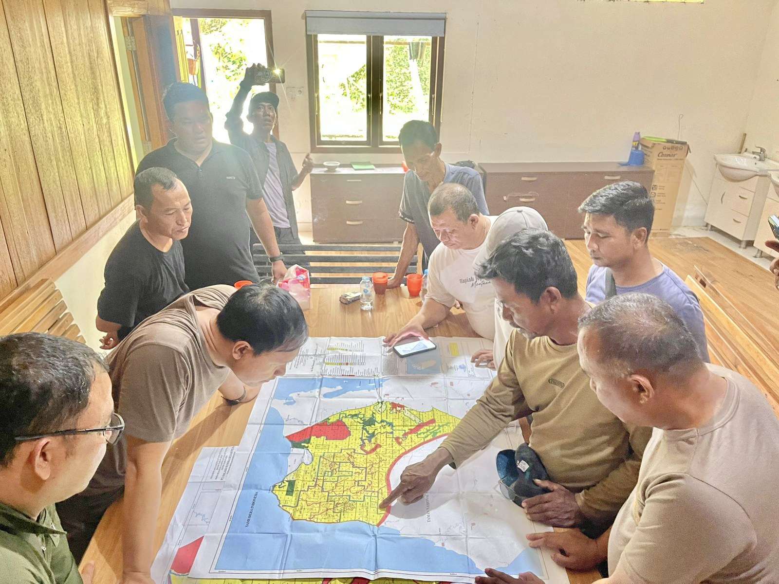 Tembus Pelosok Siberut Barat, Bupati Mentawai Tinjau Rencana Pembukaan Jalan Baru