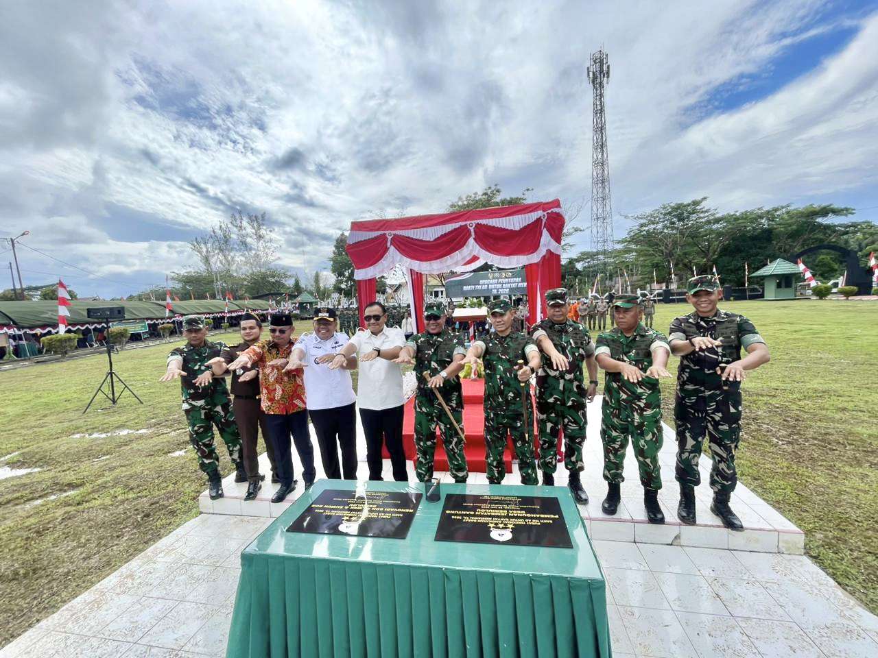 Bupati Mentawai Rinto Wardana Hadiri Penutupan Program Bakti TNI AD Untuk Rakyat