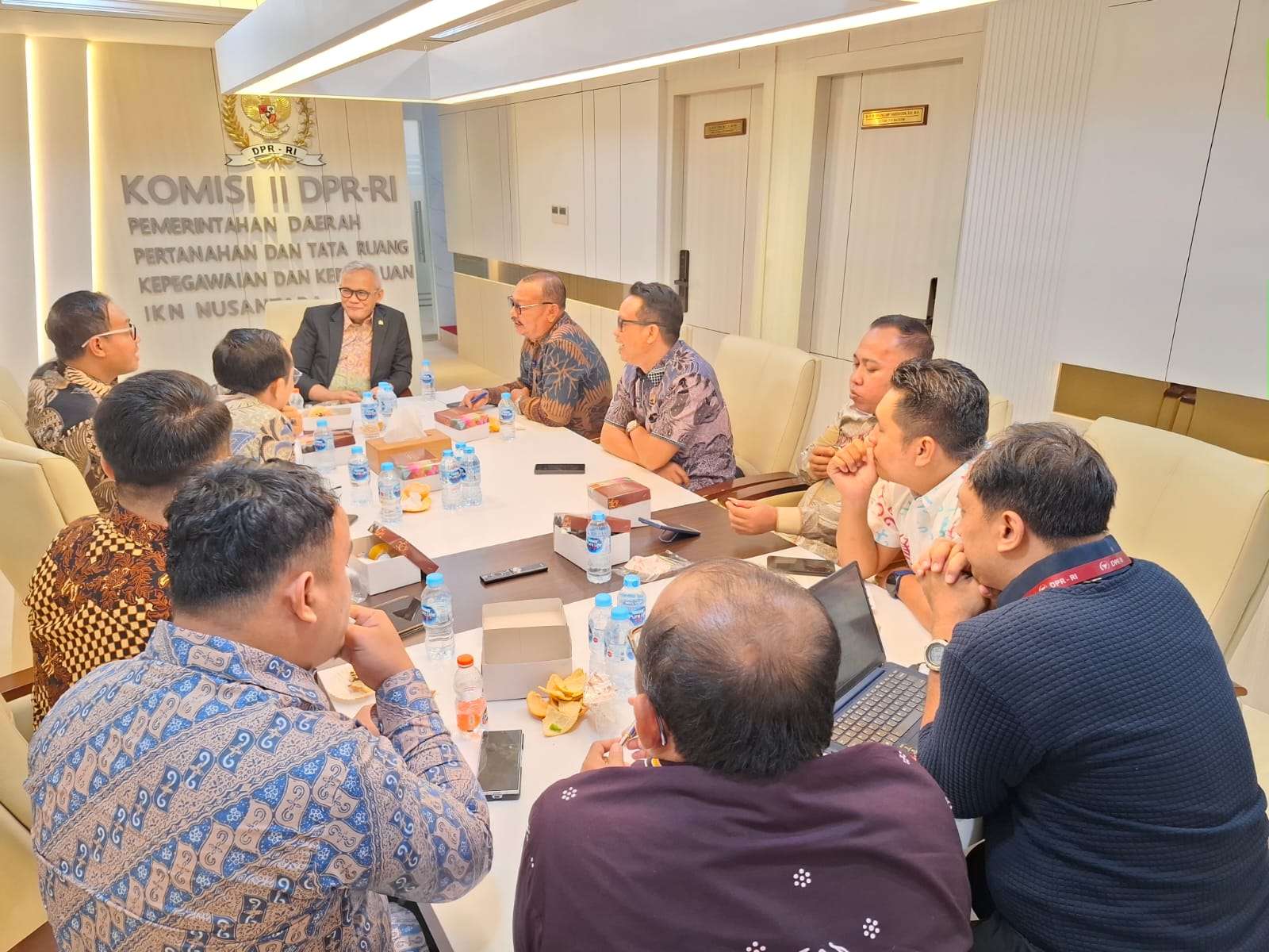 Bupati dan DPRD Mentawai Perjuangkan Aspirasi Pembangunan ke Komisi II DPR R