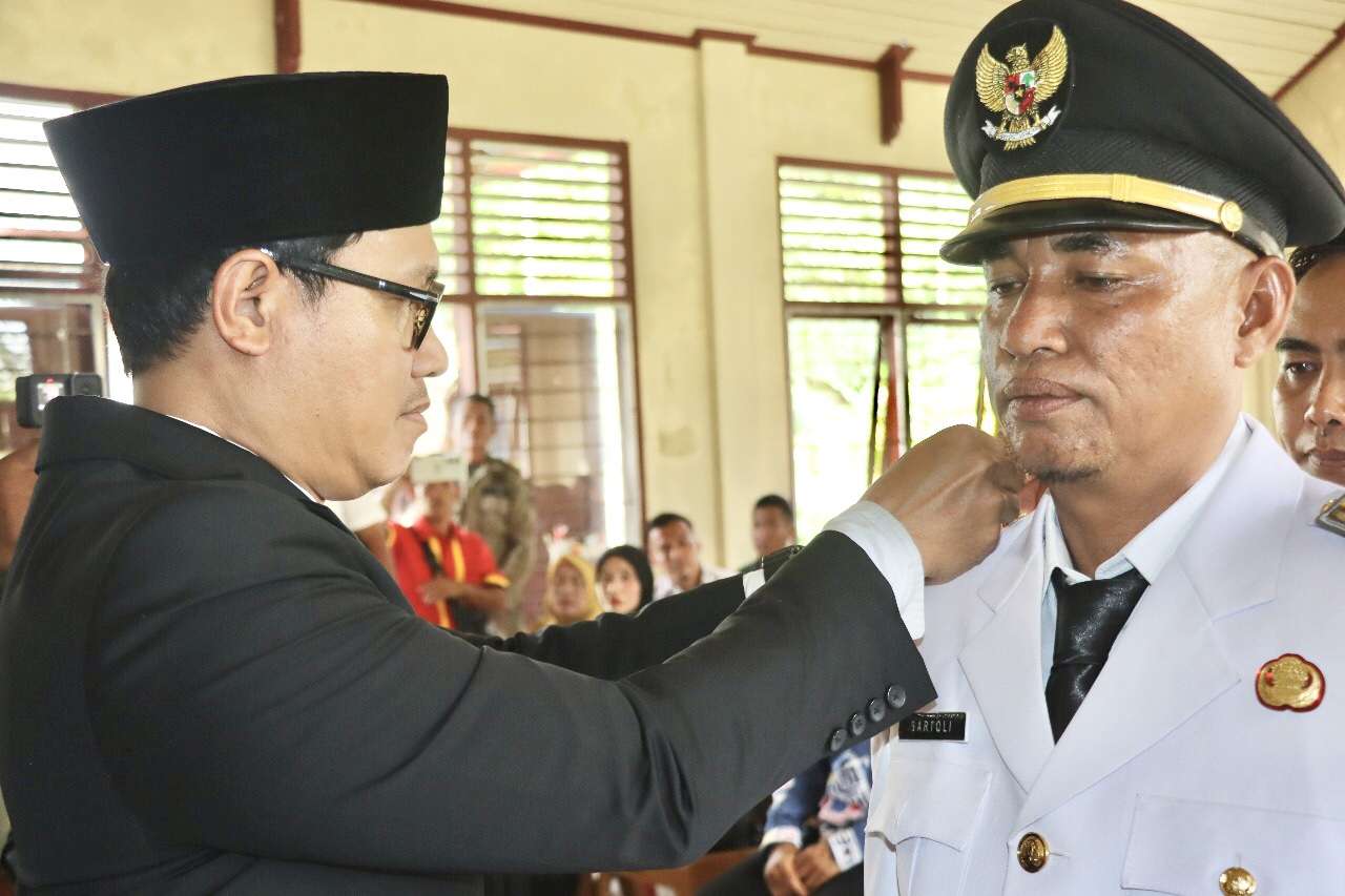 Bupati Mentawai Rinto Wardana Kukuhkan Camat Siberut Barat dan Utara: Wujudkan Mentawai Bersih dan Melayani