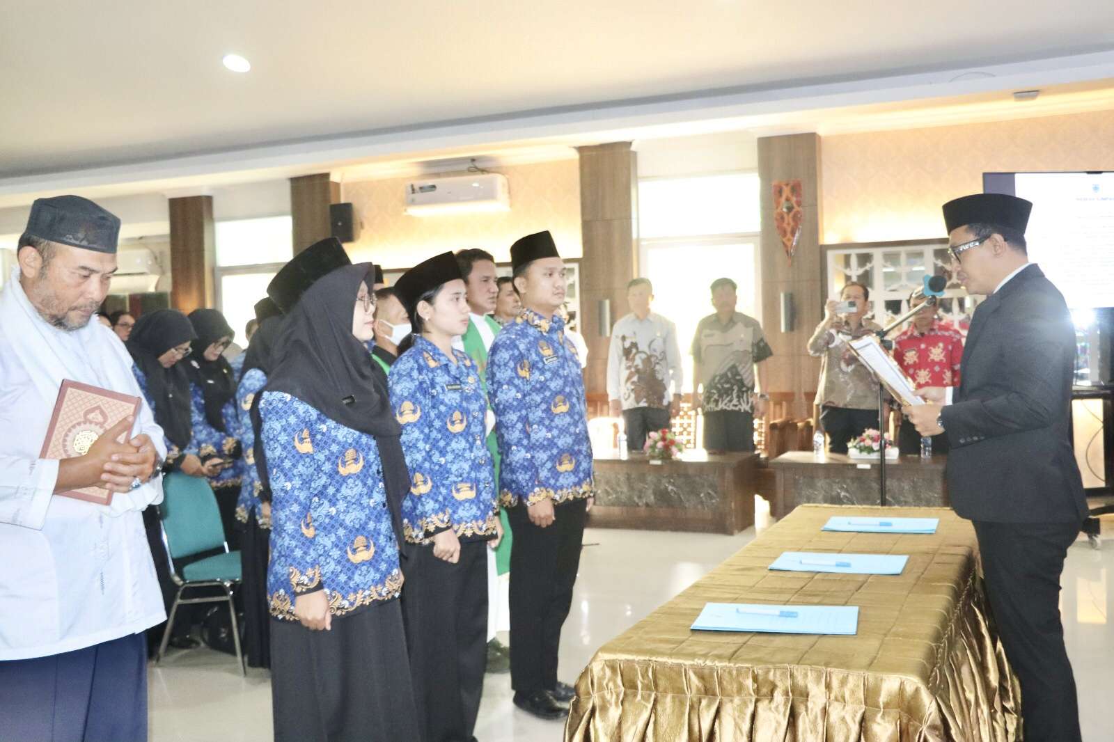 PEMKAB MENTAWAI GELAR PELANTIKAN DAN PENYERAHAN SK ASN, BUPATI TEKANKAN INISIATIF DAN KINERJA PEGAWAI
