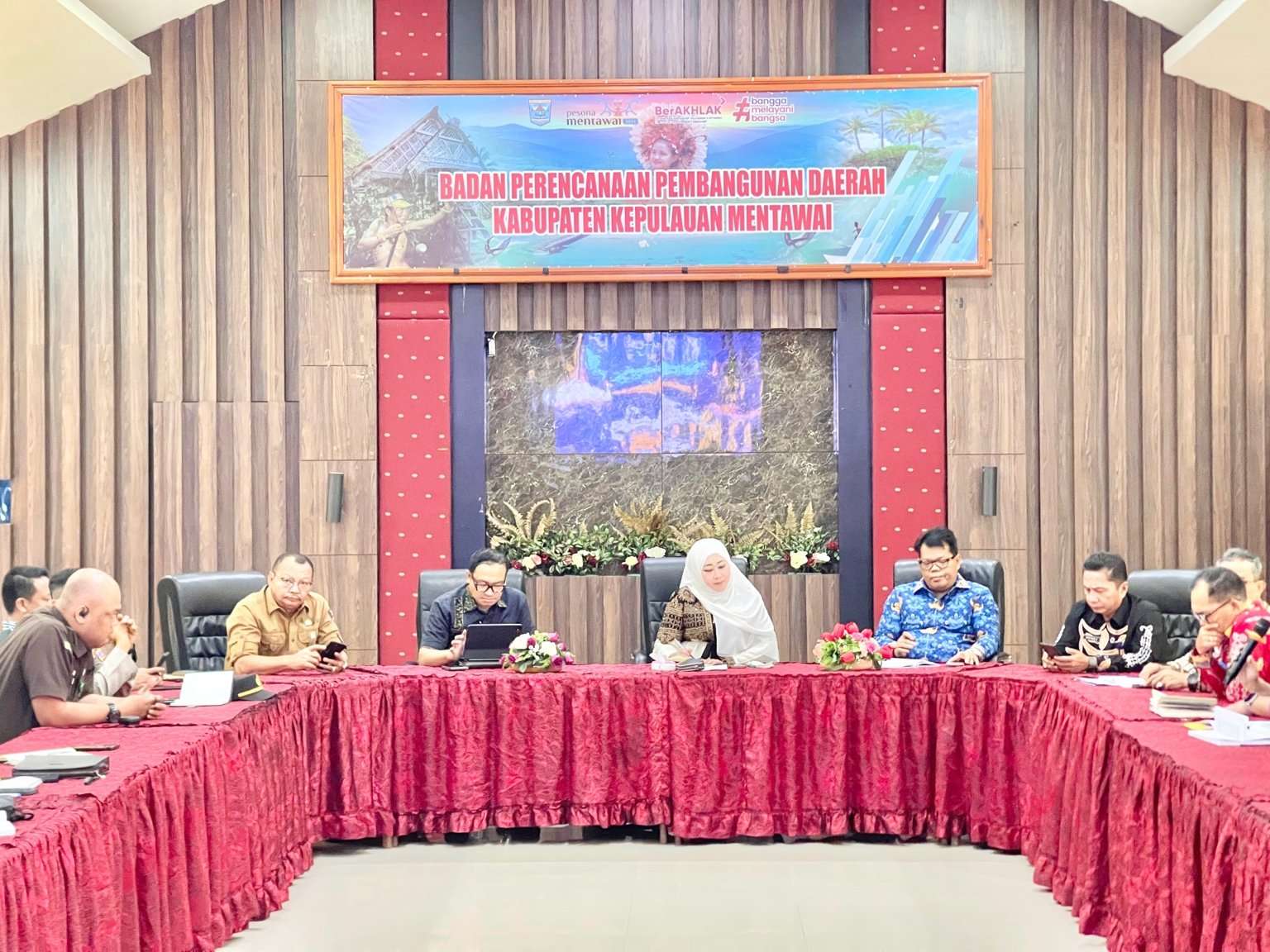 Bupati Rinto Wardana Hadiri Temu Ramah Bersama Anggota DPR RI Lisda Hendrajoni