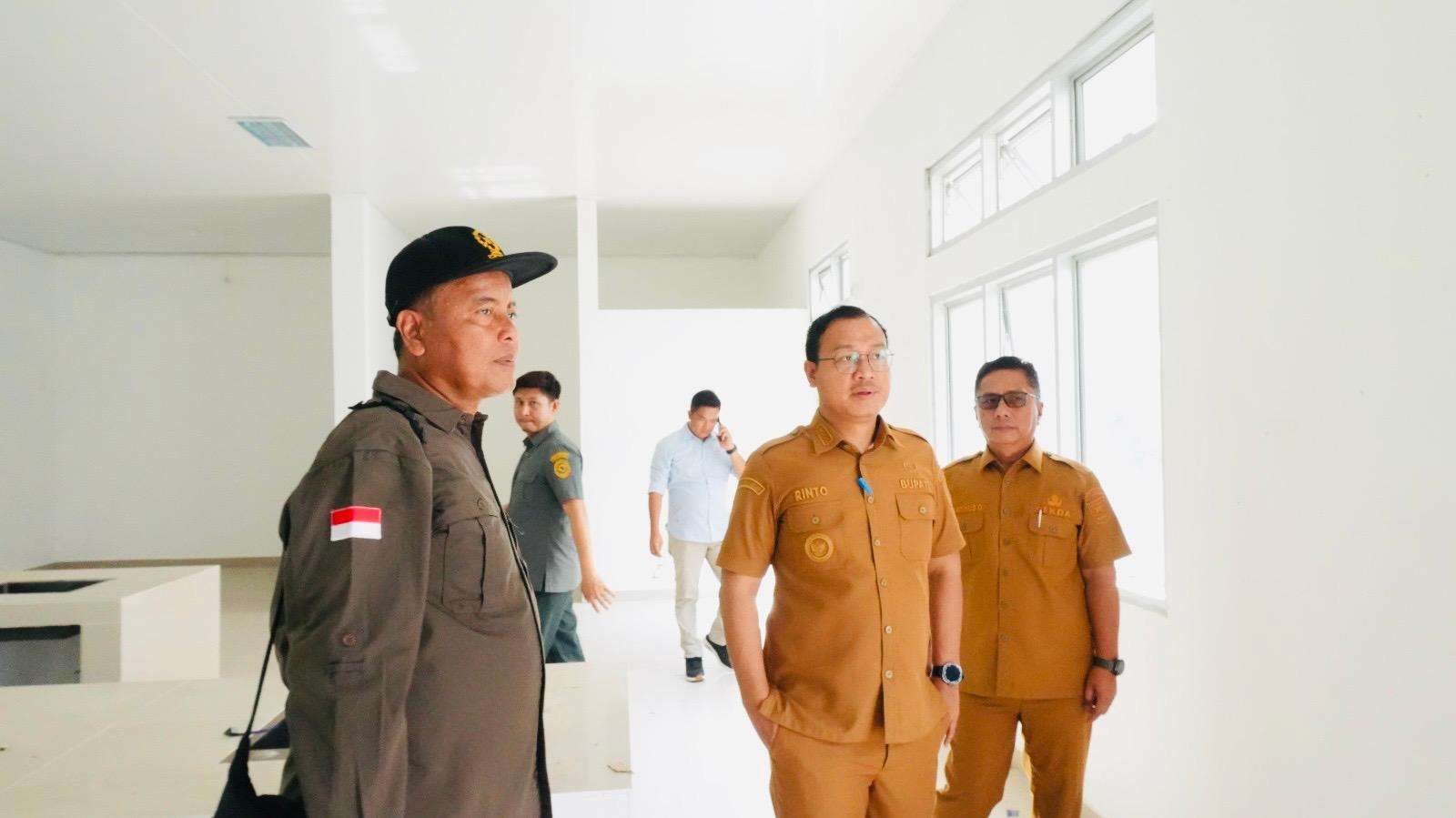 Bupati Mentawai Bersama Jajaran Pengadilan Negeri Padang Tinjau Kesiapan Kantor Pengadilan Negeri Mentawai