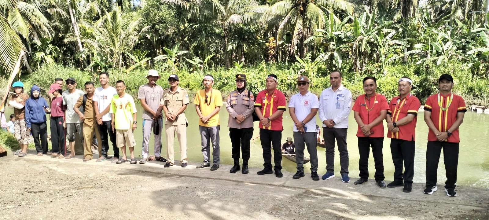 Wakil Bupati Jakop Saguruk Buka lomba Selaju sampan Sambut Hari jadi Kabupaten Kepulauan Mentawai