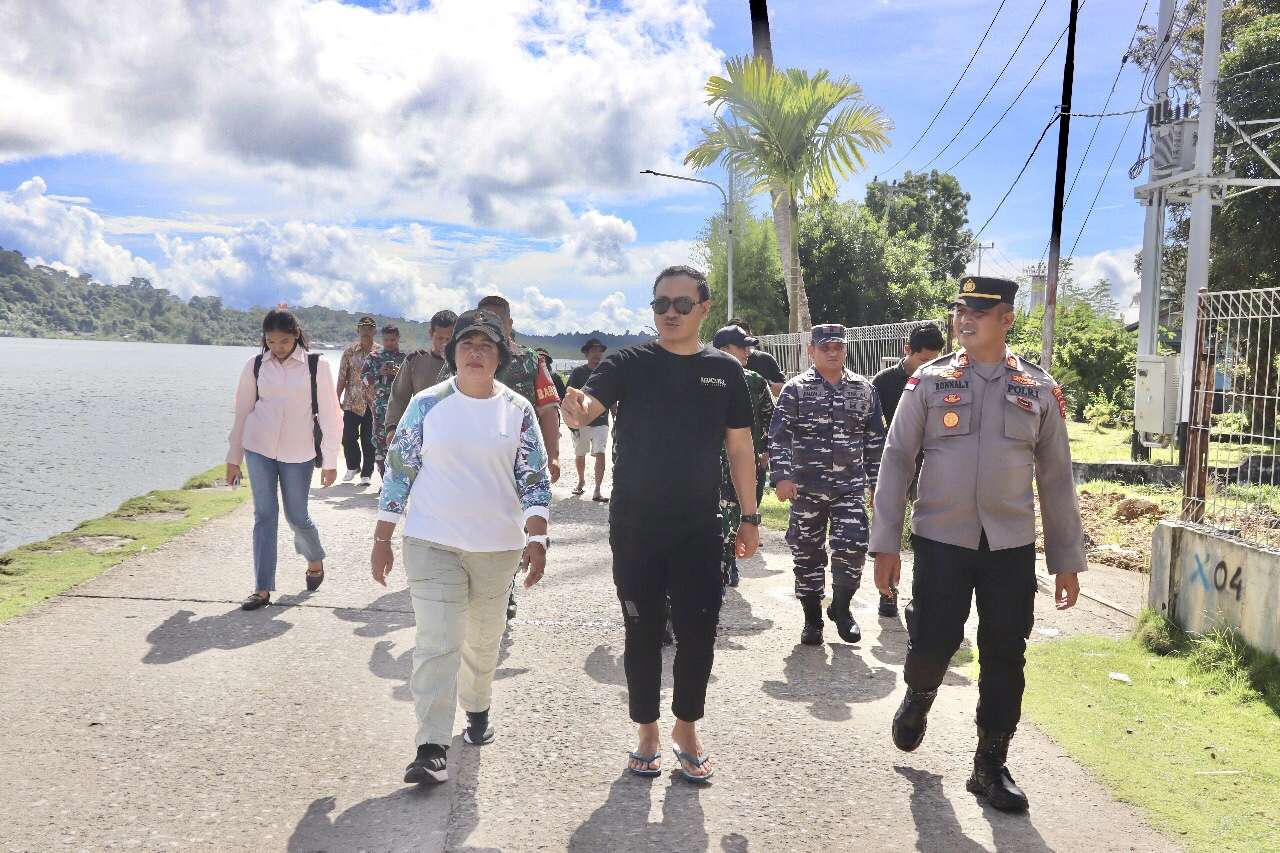 Bupati Mentawai Rinto Wardana Gaungkan Gerakan Sikakap Bersih, Sehat, dan Nyaman