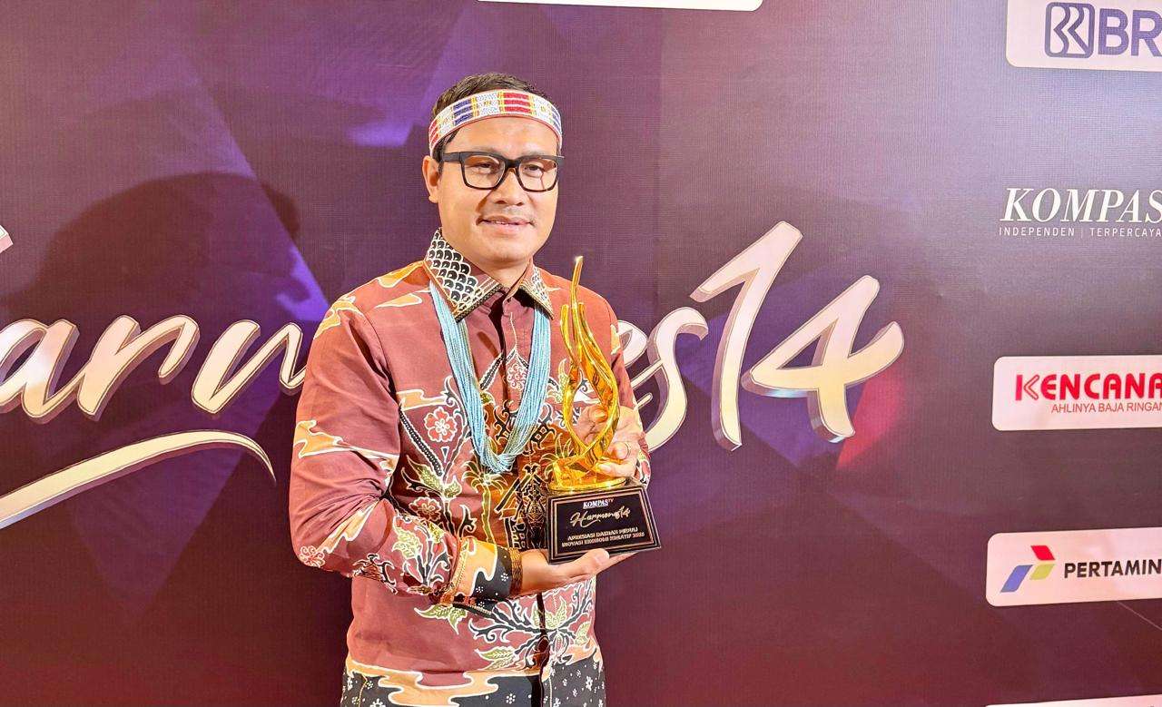 Bupati Rinto Wardana Terima Penghargaan Daerah Peduli Inovasi Ekonomi Kreatif untuk Mentawai